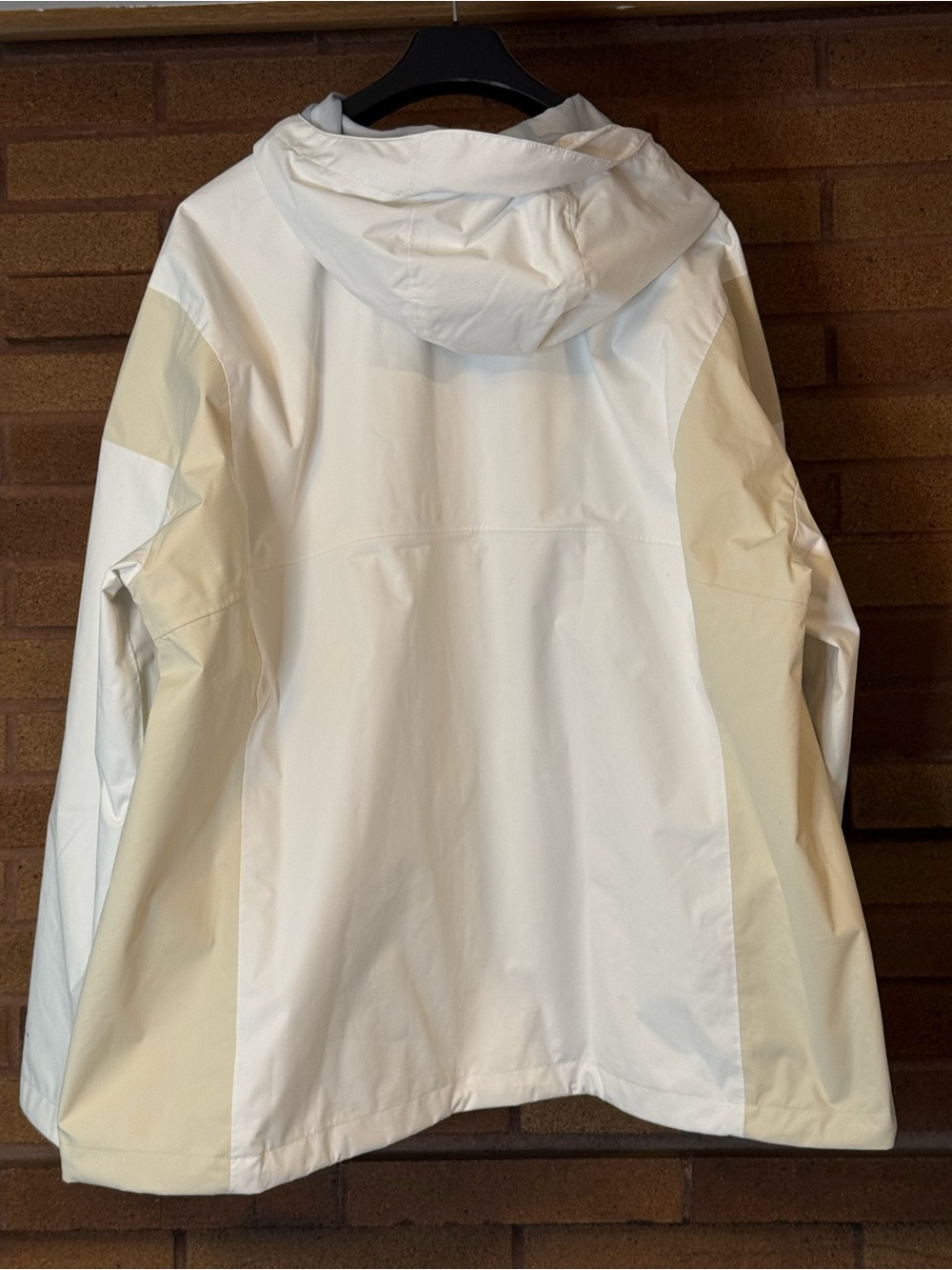 Columbia White and Cream Rain Jacket - Picture 4 of 7